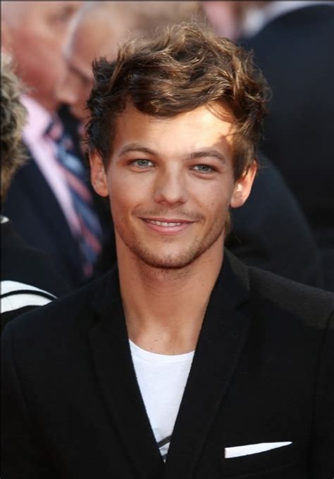 One Direction S Louis Tomlinson S Mum Confirms She S Expecting Twins