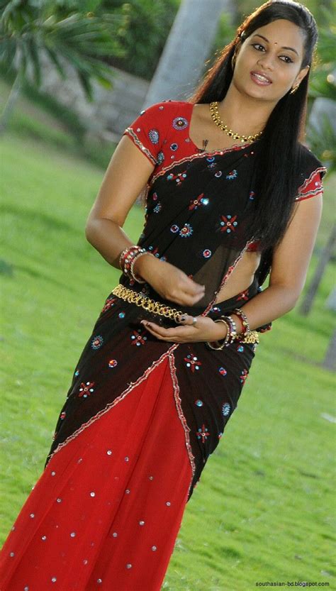 sab hot actress suja navel show in half saree beautiful