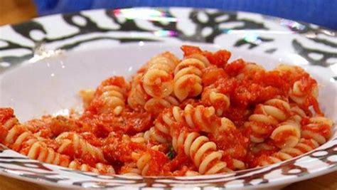 Giada De Laurentiis Fusilli With Homemade Marinara Sauce Rachael Ray