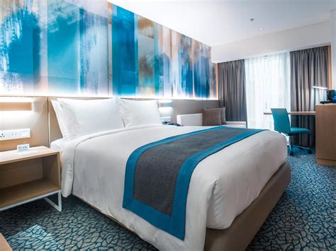 holiday inn express manila newport city guest room suite options