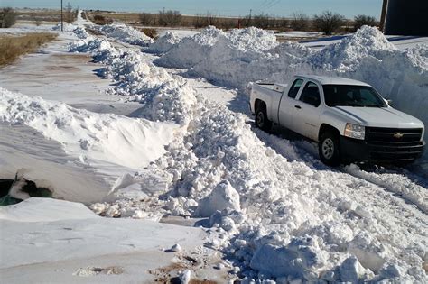mexico works  unbury  record snow storm