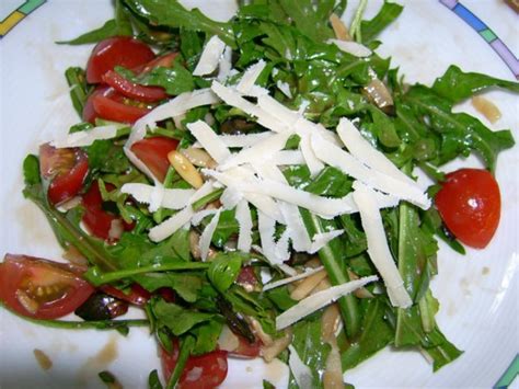 rucolasalat mit rucola und cherry dattel tomaten rezept