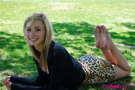 Cute Barefoot Girl In The Park Feet File Free Onlyfans Onlyfans