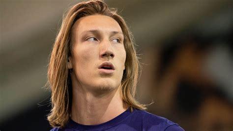 trevor lawrence and wife to donate 20 000 to jacksonville charities