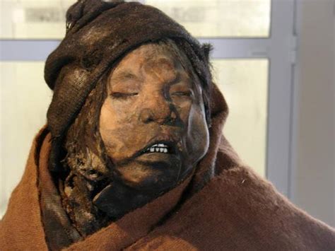 une incroyable découverte d une momie agée de 500 ans d une jeune fille congelée qui appartenait