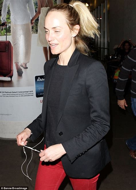 Make Up Free Amber Valletta Shows Off Her Flawless Complexion As She
