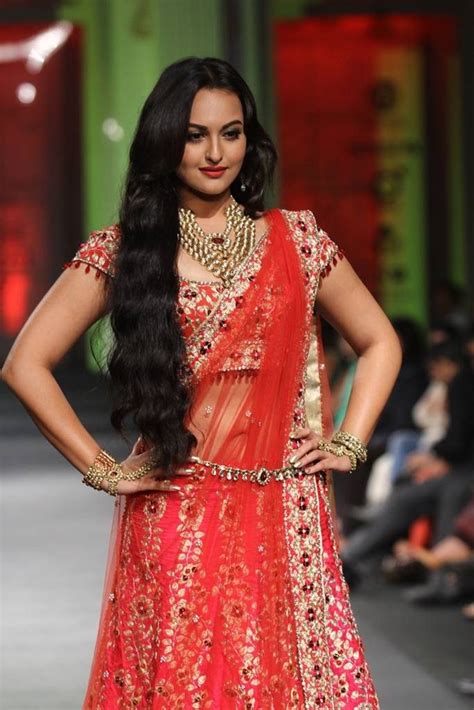 Top Actress Sonakshi Sinha In Elegant Saree Dresses 2013