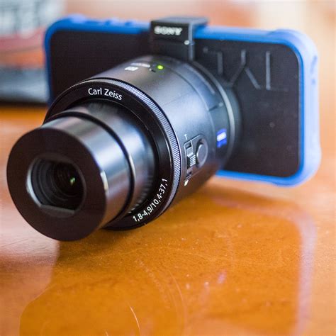 sony officially reveals qx  qx lens style cameras