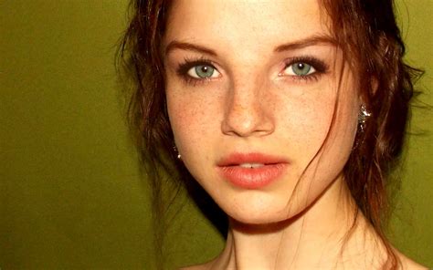 Girl Brunette Freckles Look Wallpaper Coolwallpapers Me