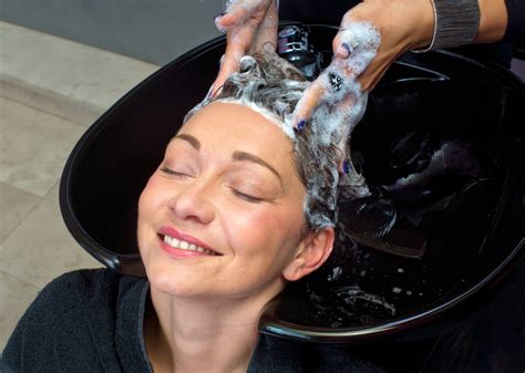 Women Over 40 5 Scalp Massaging Tips You Need To Know The Fan News