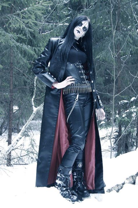 pin de noite na taverna em black metal girl looks goticos looks e garotas