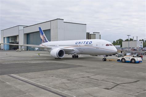 united airlines rolls    boeing  dreamliner airlinereportercom