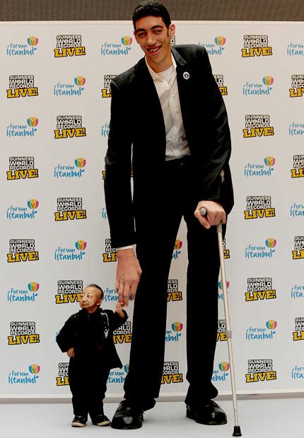 The World S Tallest Man Sultan Kosen And The Shortest Man In The