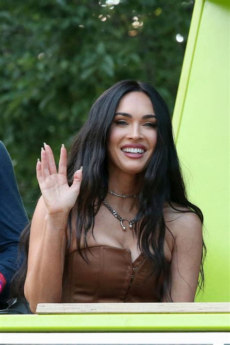 megan fox is all smiles as she attends the 2021 lollapalooza day 3 in