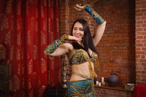 Belly Dancer Salary How To Become Job Description And Best Schools