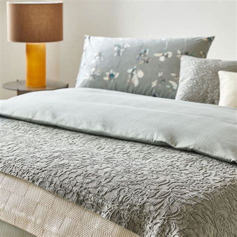 image du produit couvre lit coton fleurs effet  zara home cotton bedspread bed spreads