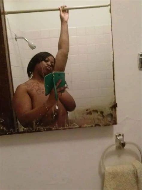 bathroom selfies shesfreaky