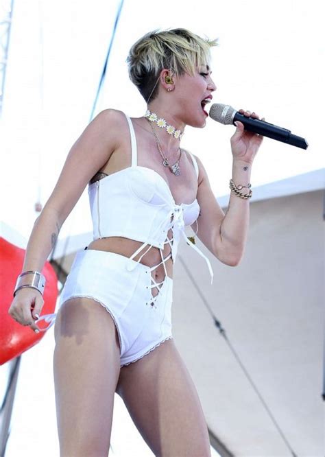 Miley Cyrus Iheartradio 2013 Music Festival 12thblog