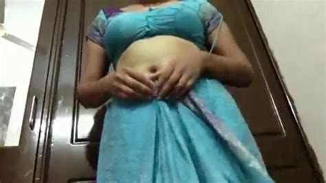 Smart Northindian Aunty Open Her Blouse And Show Her Boobs Porn Videos