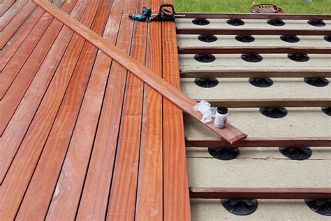 onderbalken houten terrassen onderbalk terras hout belgo garant