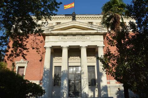 Un Vistazo Al Edificio De La Real Academia Española De La Lengua