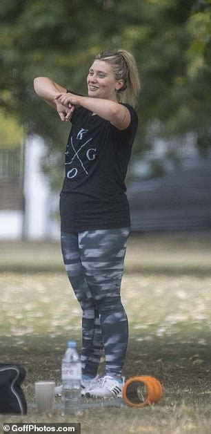 ella henderson performs a gruelling resistance workout in the park