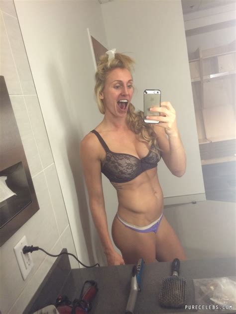 charlotte flair wwe leaked frontal nude selfie in the mirror