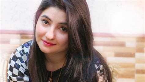 gul panra enthralls fans with new pashto song singaar