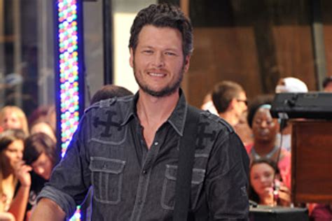 before they were famous blake shelton