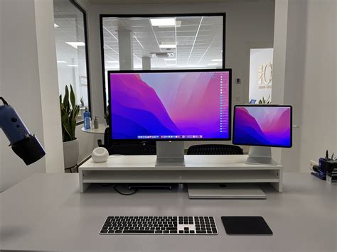 mac studio display  macbook pro  pro setup homescreens