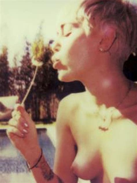 miley cyrus naked v magazine celebrity nude leaked