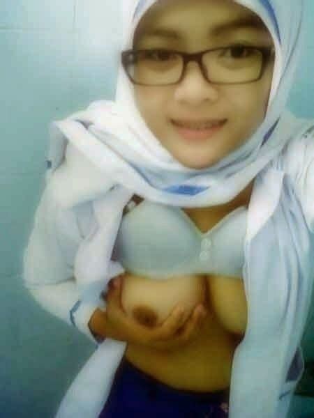 hijab toket memek sek hot bugil indonesia toket montok smp
