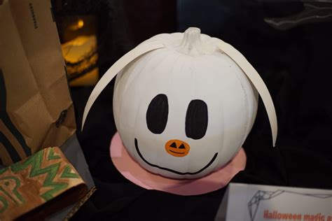 photos video halloween 2019 cast member pumpkin decorating contest at