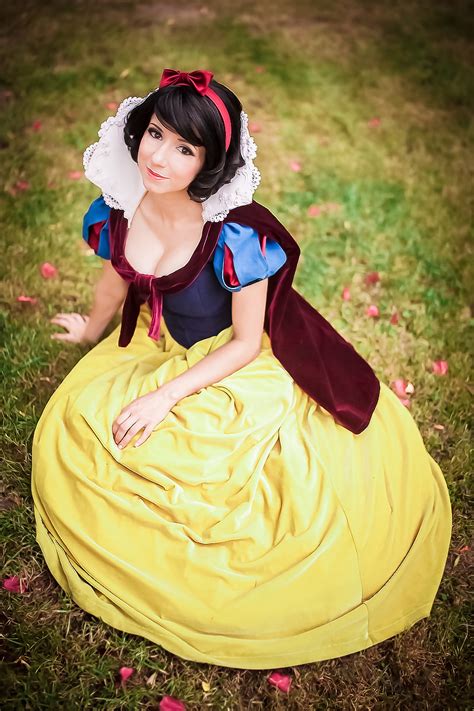 Snow White By Riddle1 On Deviantart