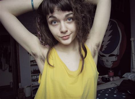 on twitter a photo of a girl showing her hairy armpits