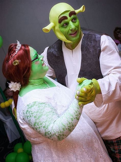 True Love Couple Gets Married As Shrek And Fiona Geekologie