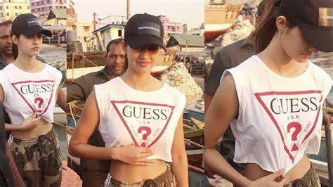 Tiger Shroffs Girlfriend Disha Patani Suffers Wardrobe Malfunction