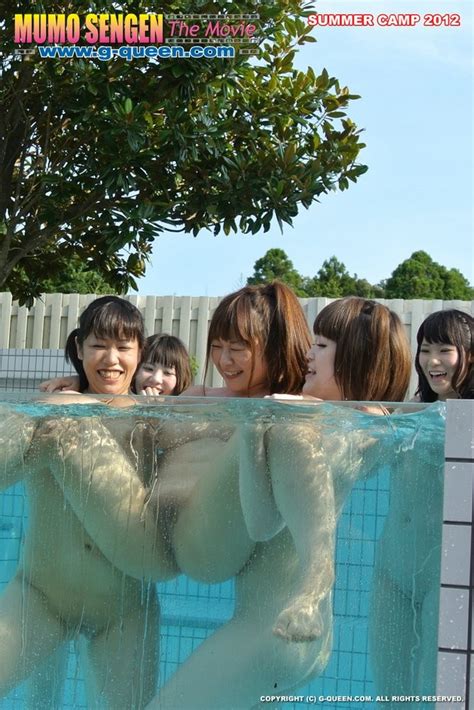 asian girl have fun in the glass pool pichunter