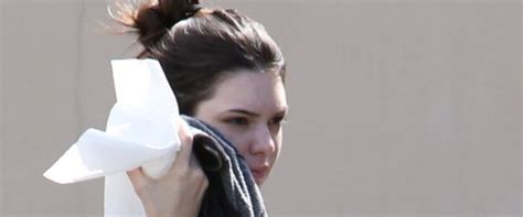 Kendall Jenner Without Makeup Reality Star Steps Out With