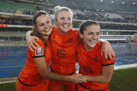 nos sport  twitter het  officieel nederland gaat het ek voetbal voor vrouwen
