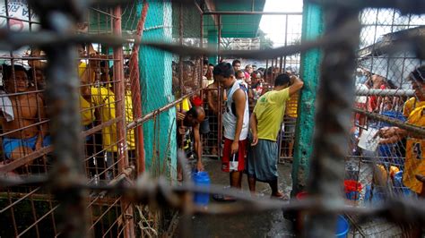 Thirteen Escape In Prison Break Near Manila Philippines News Al Jazeera