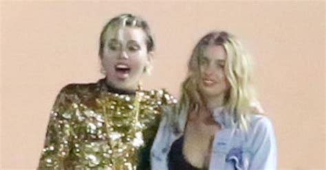 Miley Cyrus Makes Out With Victoria S Secret Model Stella Maxwell