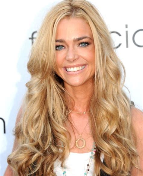 Denise Richards Long Blonde Curly Hair In Casual Hairstyle