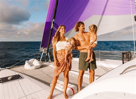 sailing la vagabonde  patron hunt discover   favorite indie creator