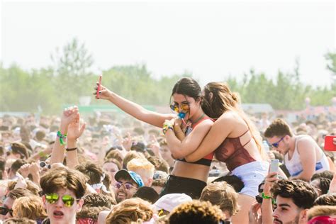 The Ultimate Guide To Hooking Up At A Music Festival Takes One