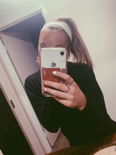 Pin By Imogen Grace On Meeee In 2020 Mirror Selfie Scenes Selfie