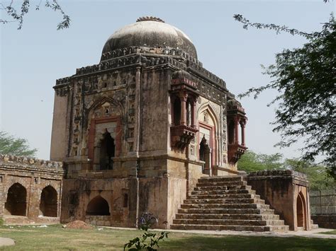 filemadhi masjid entrance gateway mehraulijpg wikimedia commons