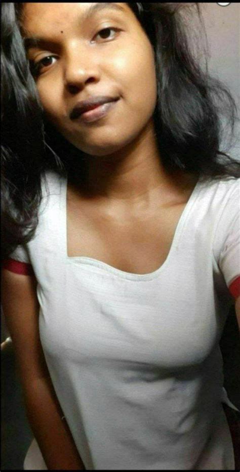 Sri Lankan Sexy Gf Showing Big Boobs Pics Femalemms