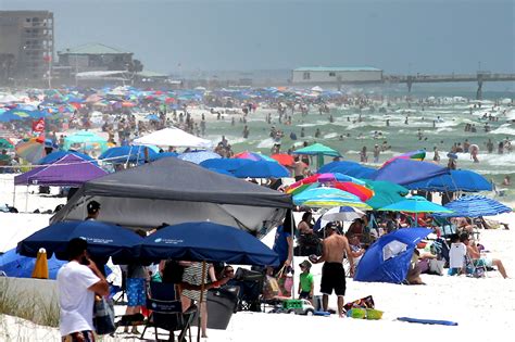 americans mob beaches for memorial day weekend amid lockdown fatigue