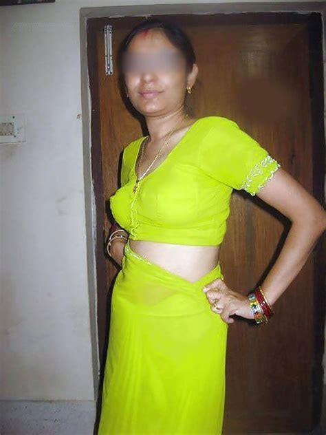 indian real bhabi saree blouse back and bra removing pics